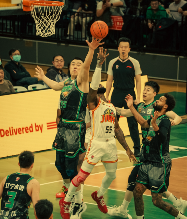 CBA状元向辽篮表忠心！姜宇星晒合照有深意,他能像钟诚一样幸运吗